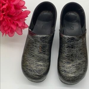 Dansko black gray spatter paint Clog Sz 40. DAN0195C